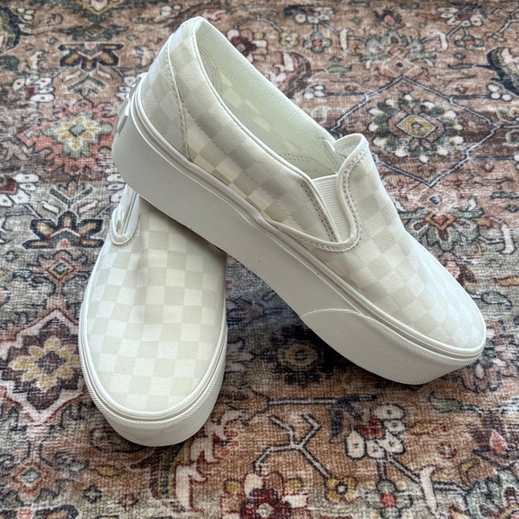 Vans Cream Checkered Slip-On Shoes - Picture 2 of 3